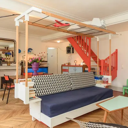 Spacious Duplex With Terrace In