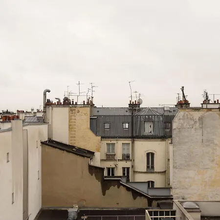 Spacious Duplex With Terrace In Paris